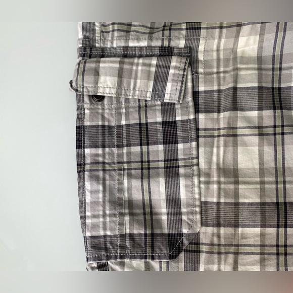 Cargo Shorts Green & Grey Plaid Casual Classic Timeless Shorts - Size 34 - Picture 3 of 7